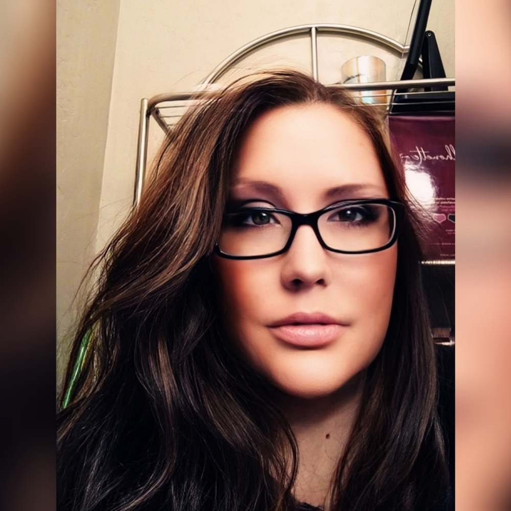 Meet your Posher, Cassondra